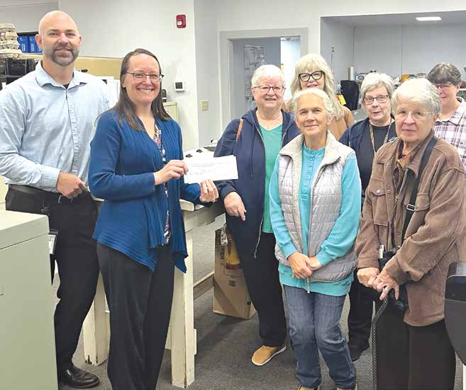 From left: City Manager Eric Wier, Finance Director Linda Leaver, DAR members (front) De Snodgrass, Marlene Young, (back) Kathy Alexander, Liza Skeeter, Paulette Eneim and Cori Higgins.